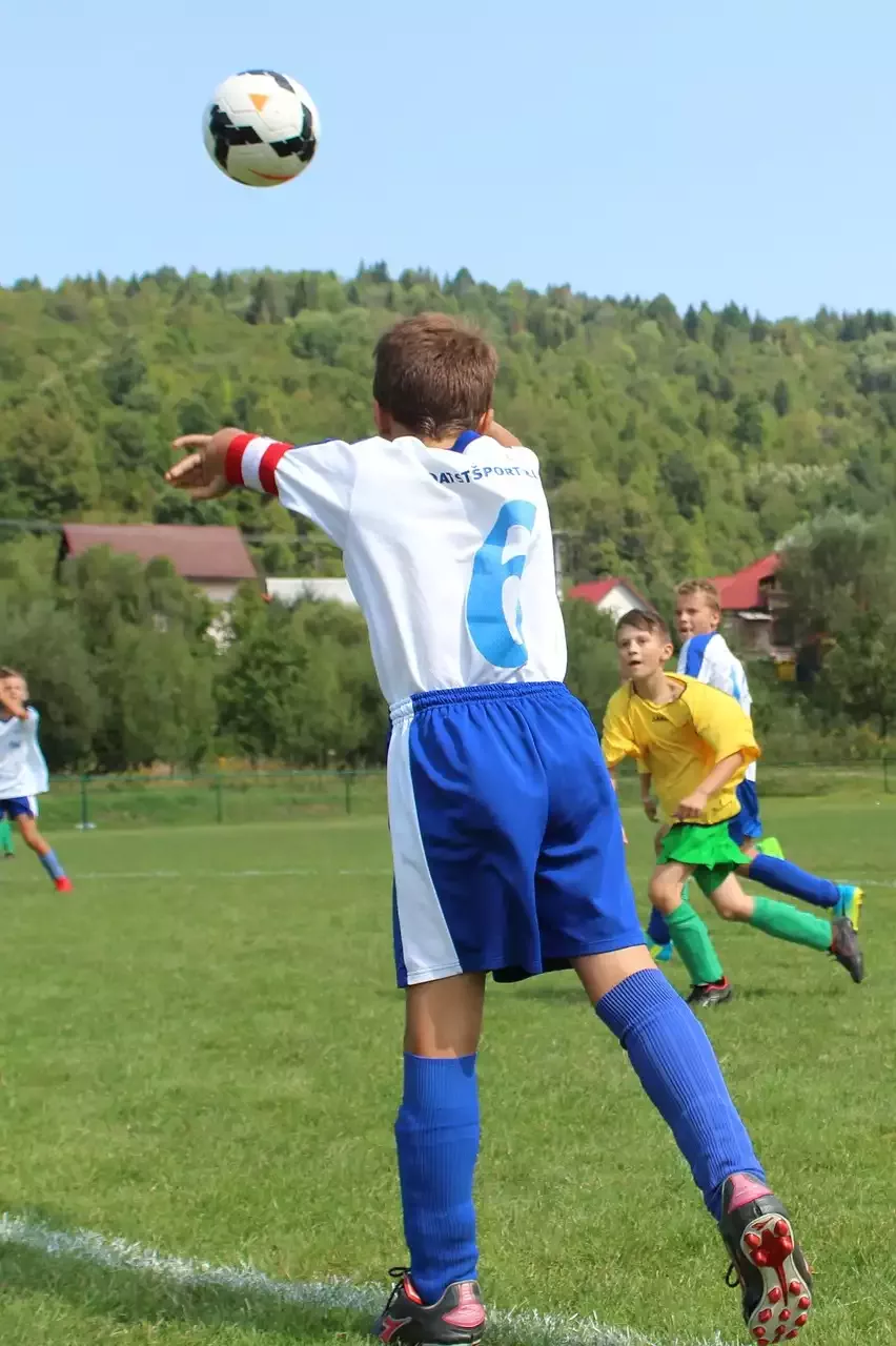 How to throw a Shy Efficiently in Football
